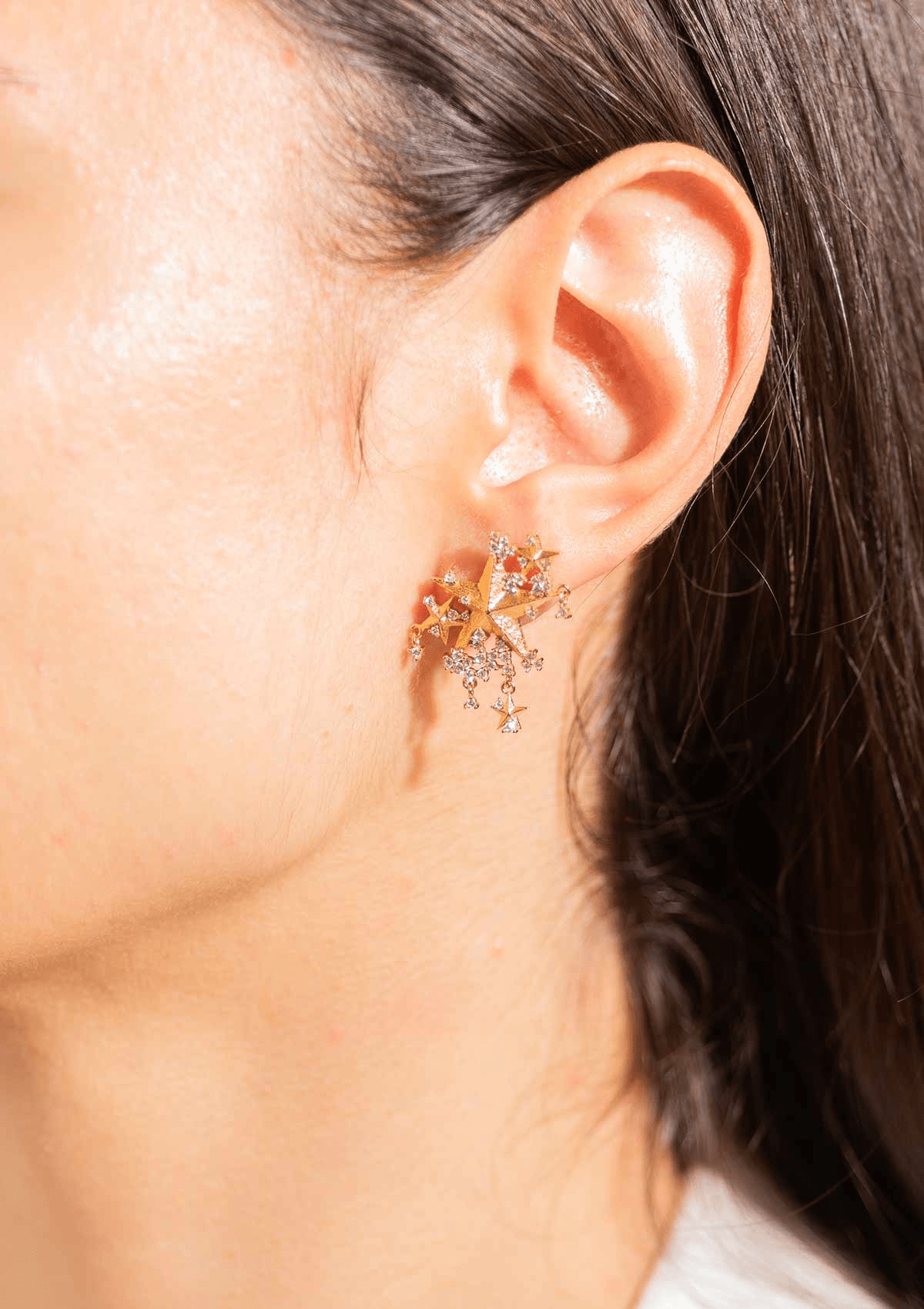 NIGHT REMAINS ØRERINGE HVID FORGYLDT