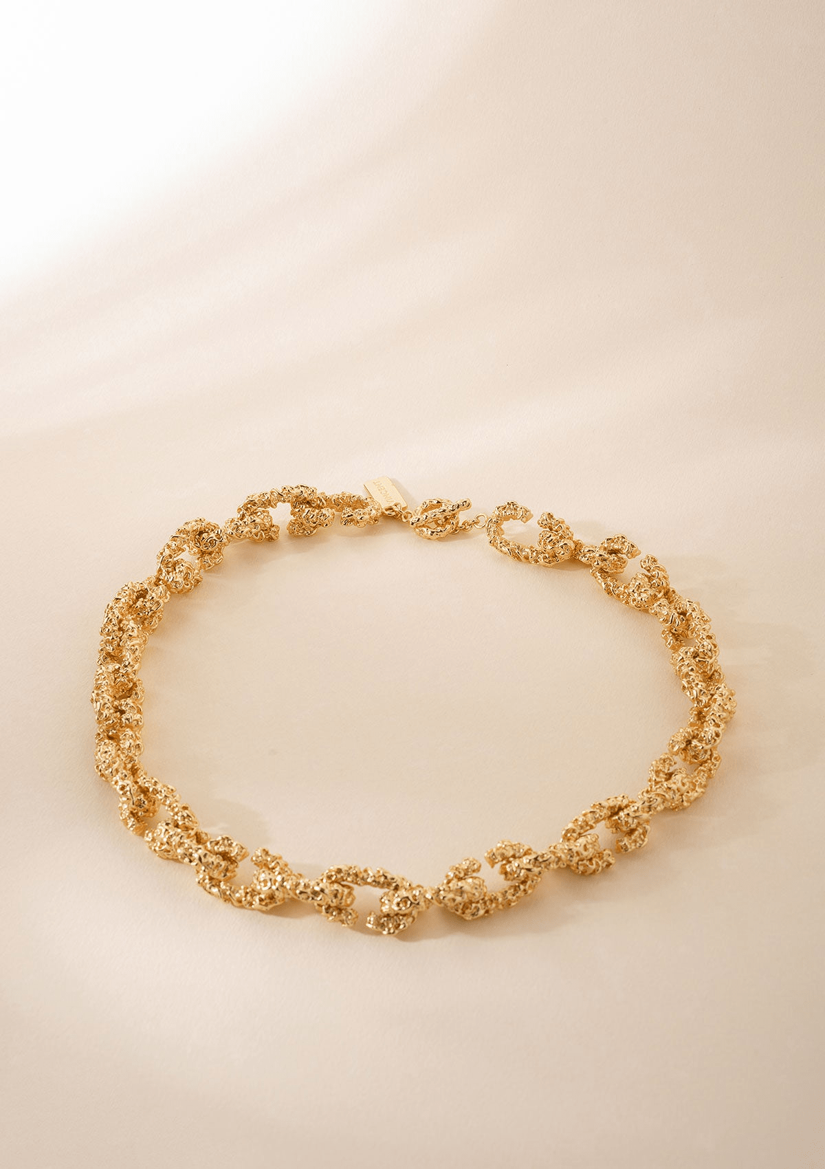 CHAIN OF RIDDLE CHOKER FORGYLDT