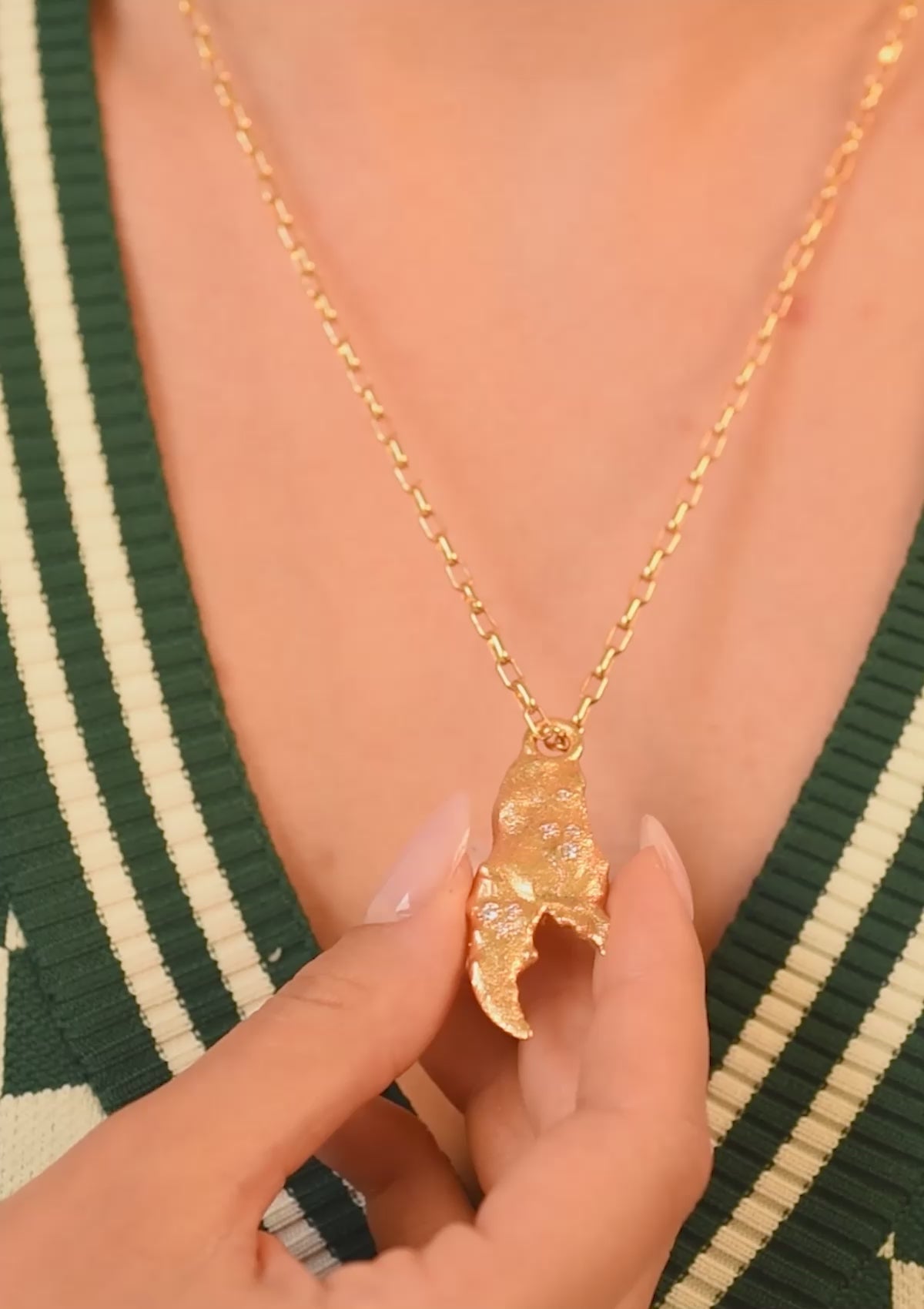 SHELLWALKER AMULET HALSKÆDE HVID FORGYLDT